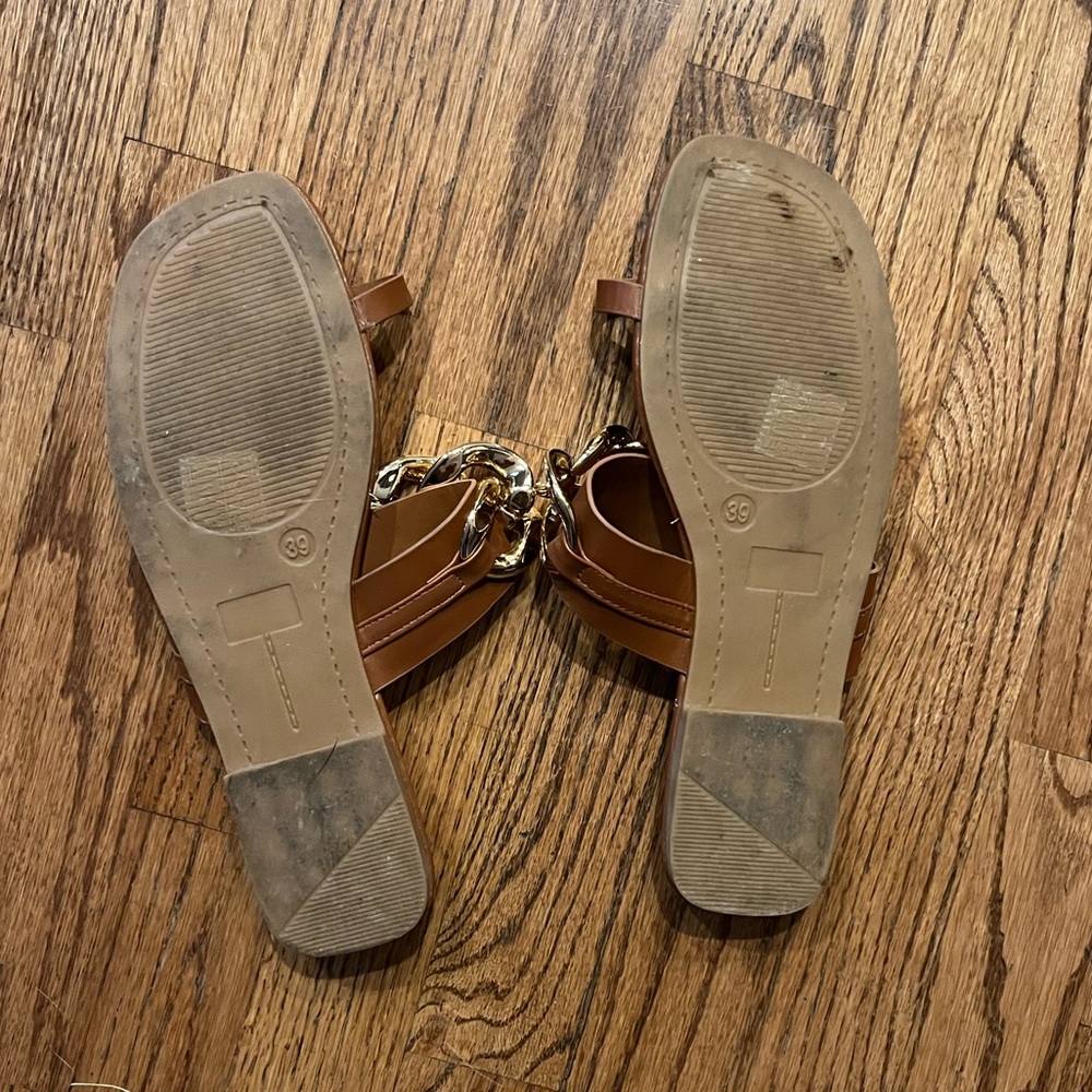 Metal Decor Toe Loop Sandals - Picture 3 of 3